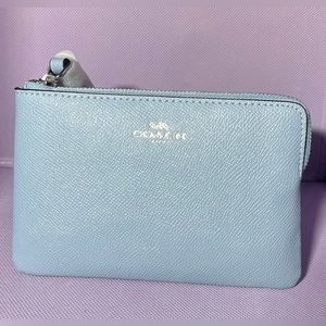 COACH 📣 NWT Large Corner Wristlet in Marble Blue and SILVER hardware 🩶